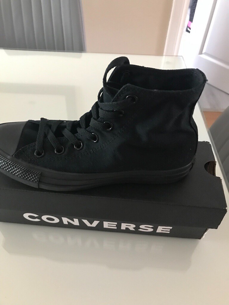 black converse size 5.5
